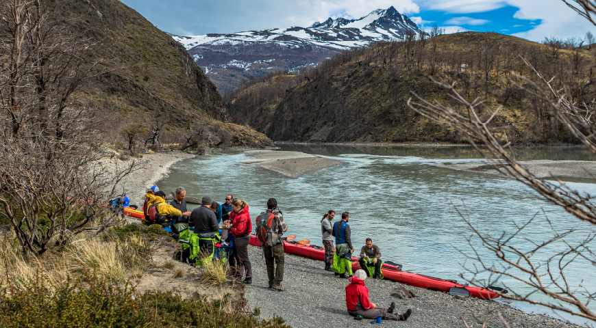 Día 1 - Entre témpanos y rápidos: del Lago Grey a Villa Serrano
